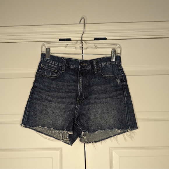 UNIQLO Womens Jean Shorts 26 Inch Frayed Hem Preowned - Picture 1 of 10